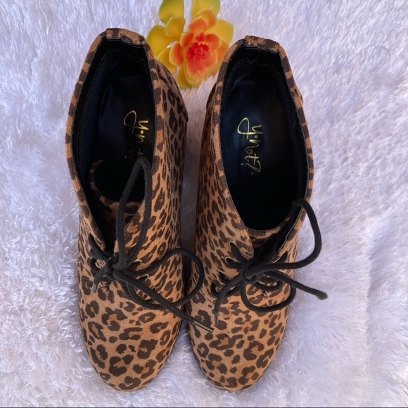 Y.not? Oana Beautiful Leopard print tie up booties with chunky heels size 7M - Picture 3 of 12